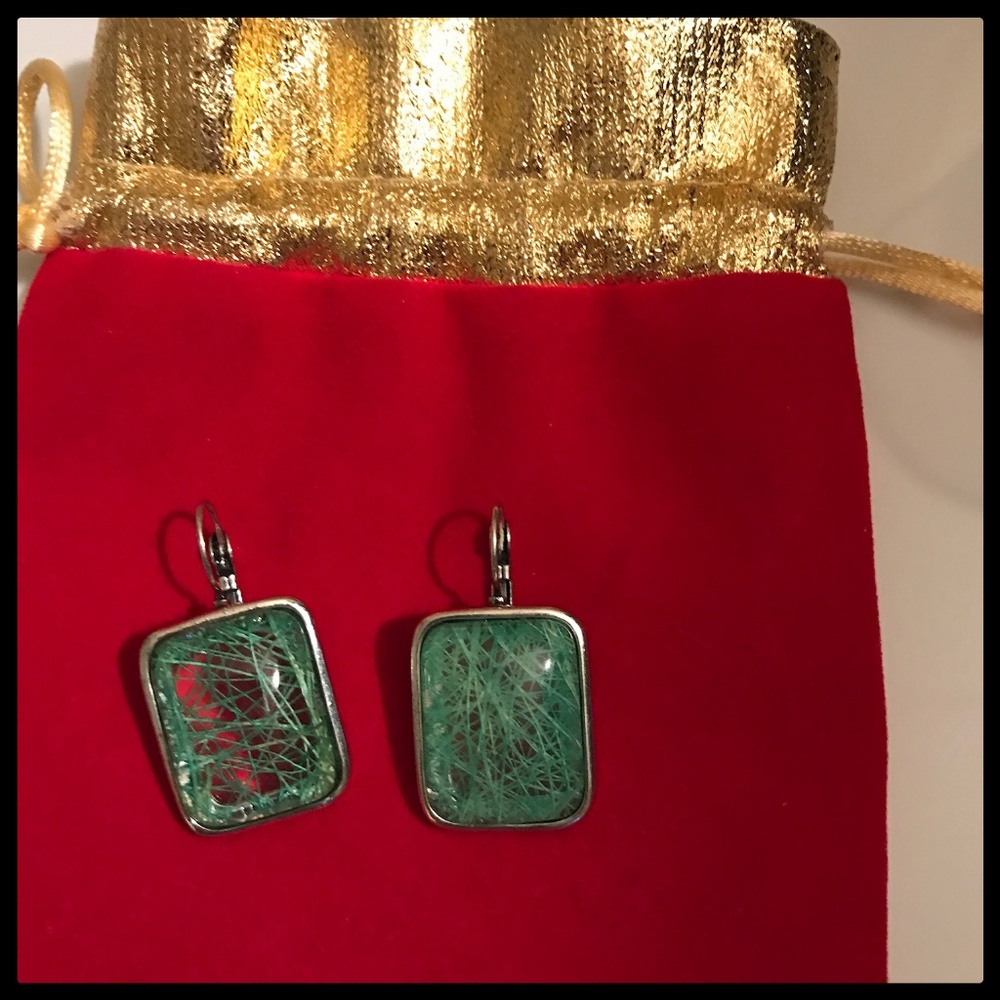 NECKLACE-AND-EARRING-SET - Picture 2 of 4